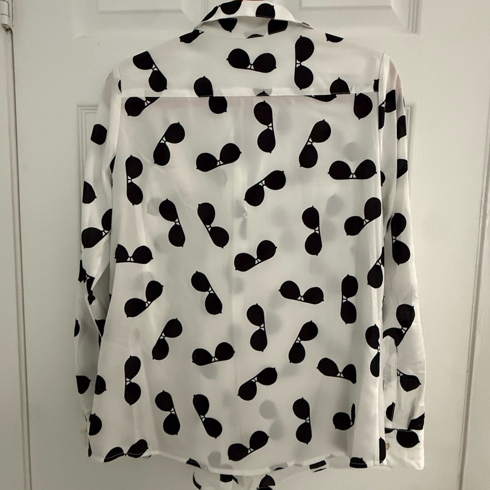 Karl Lagerfeld Paris Sunglasses Blouse size Small NWT - Picture 2 of 10